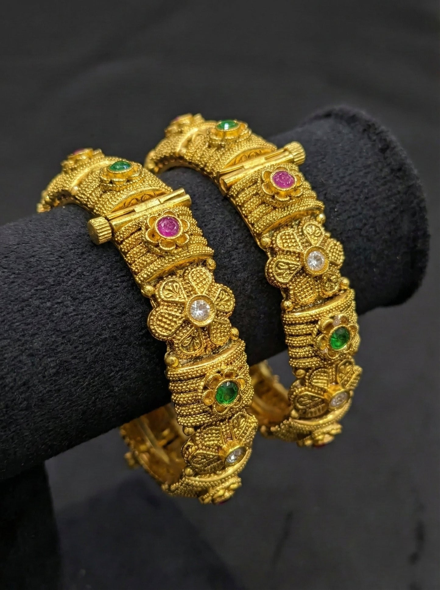 Alternate styling layout profile of Gayatri Premium Rajwadi Bangles (Openable)