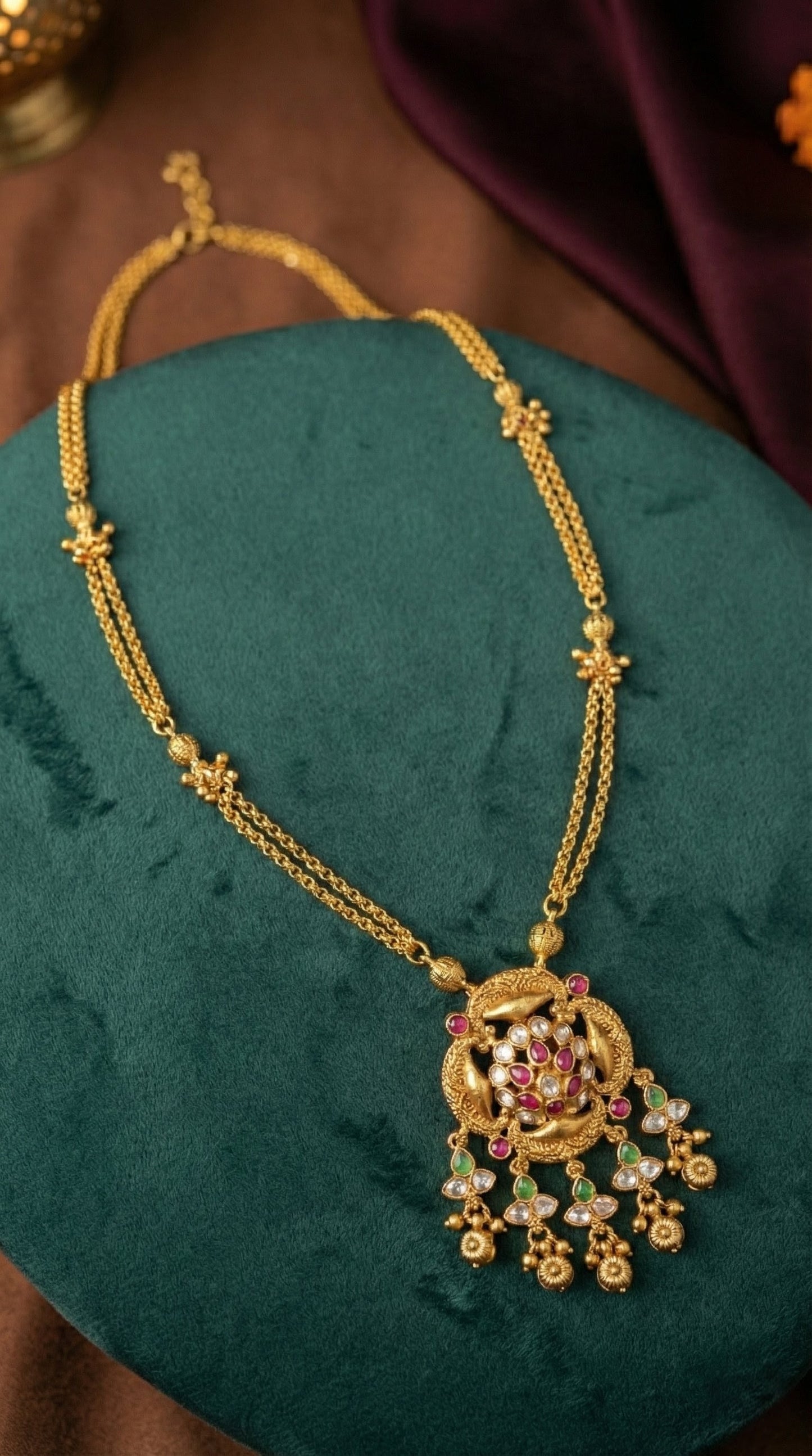 Vasumati Antique Gold look Chain Pendant Necklace Set