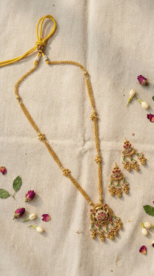 Main display view of the traditional Vasumati Antique Gold look Chain Pendant Necklace Set