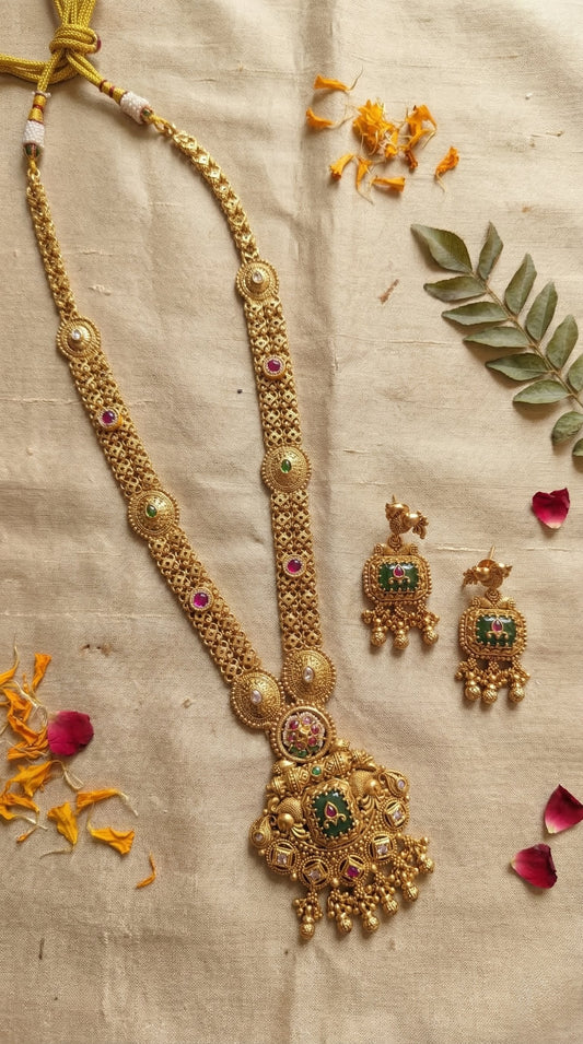 Main display view of the traditional Tanvika Antique Gold look Longset