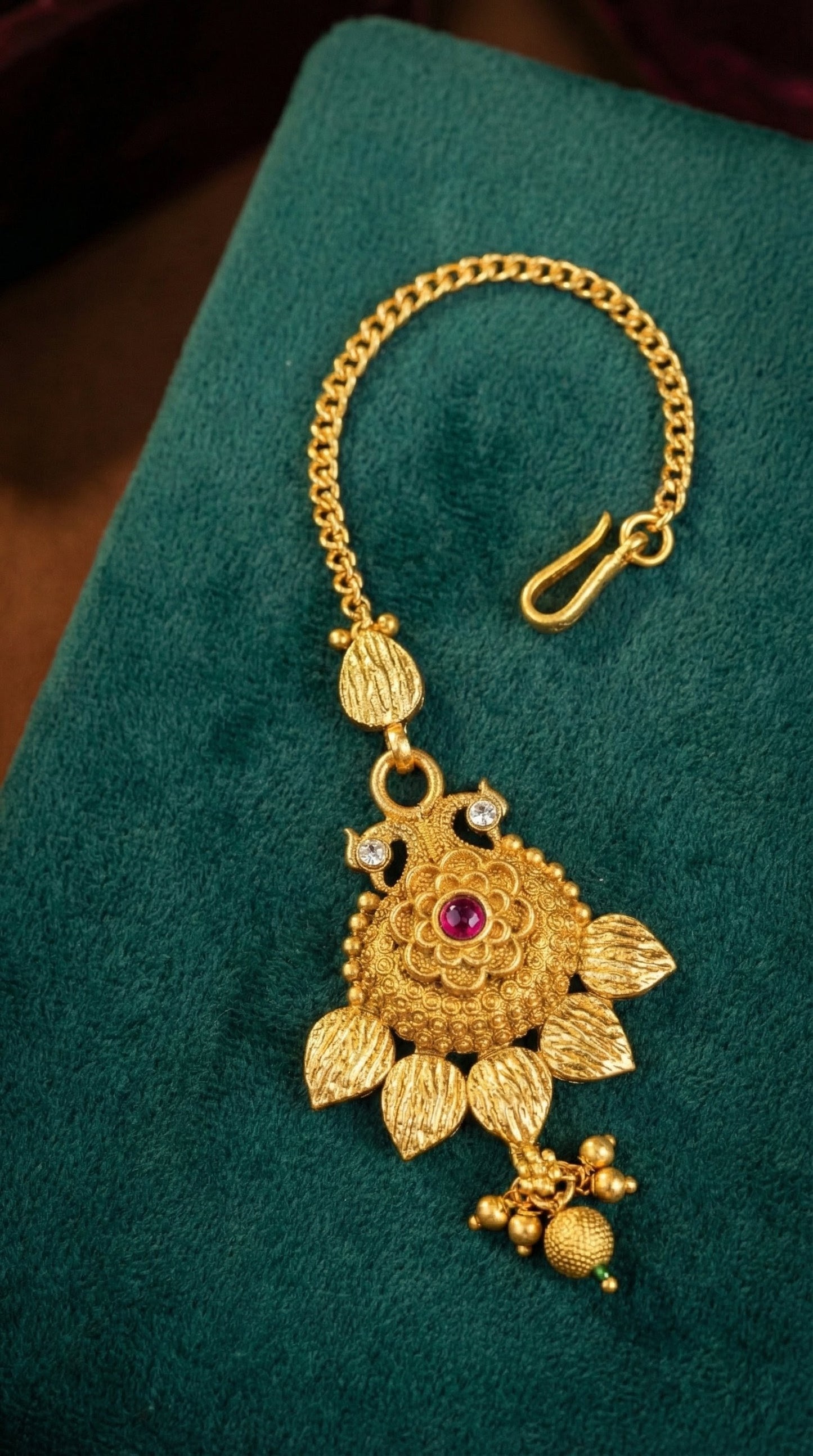 Mani Elegant Rajwadi Maangtika