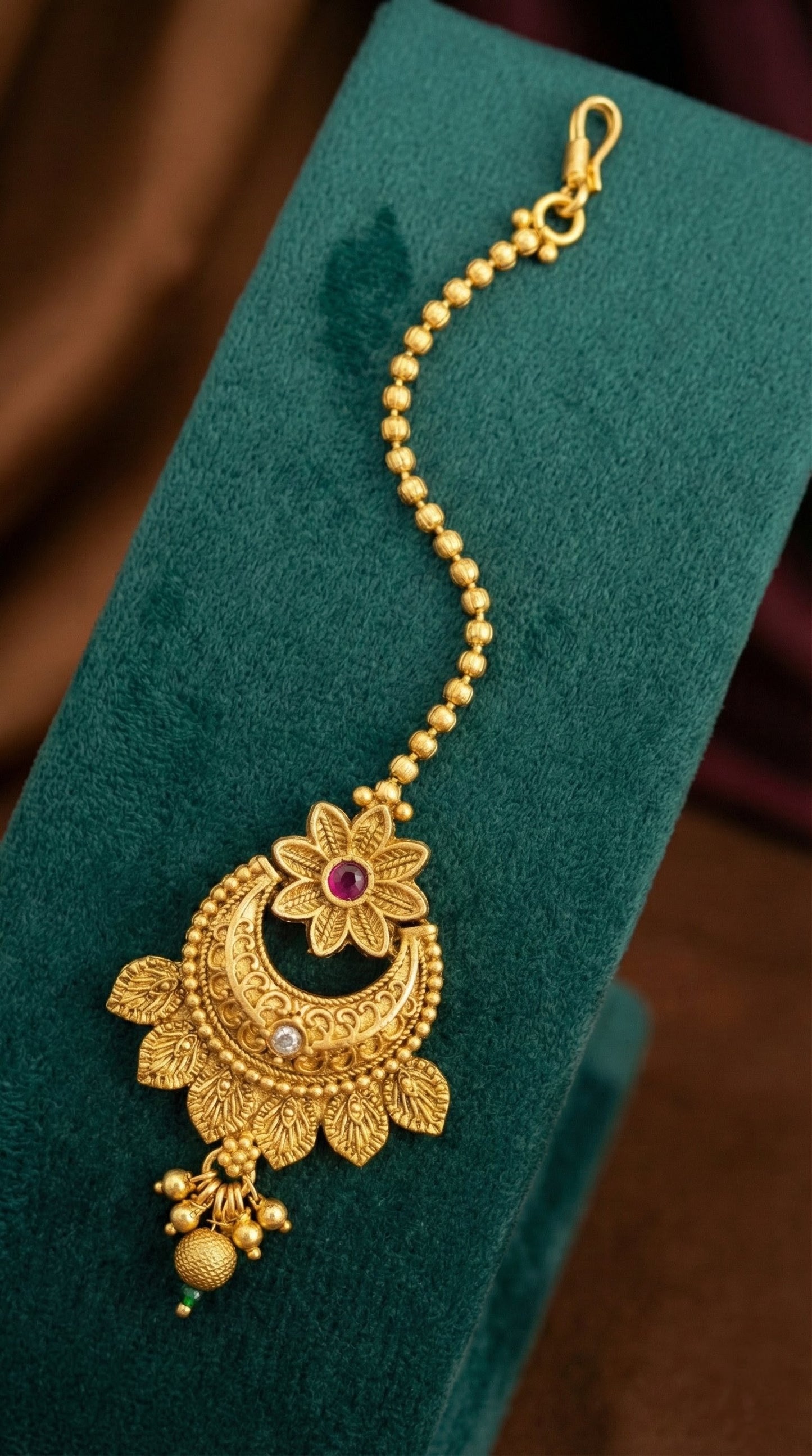 Romila Elegant Rajwadi Maangtika