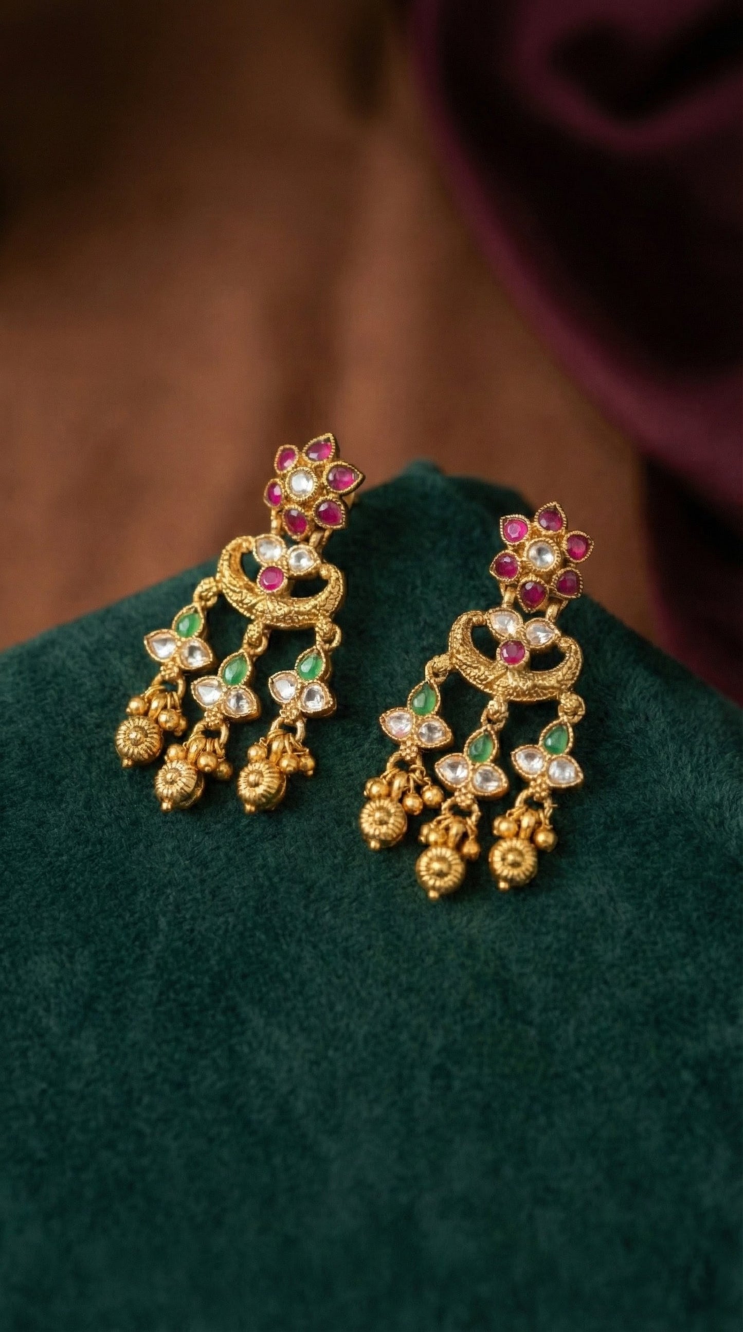 Vasumati Antique Gold look Chain Pendant Necklace Set