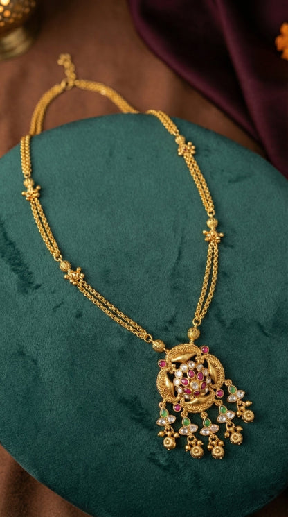 Vasumati Antique Gold look Chain Pendant Necklace Set