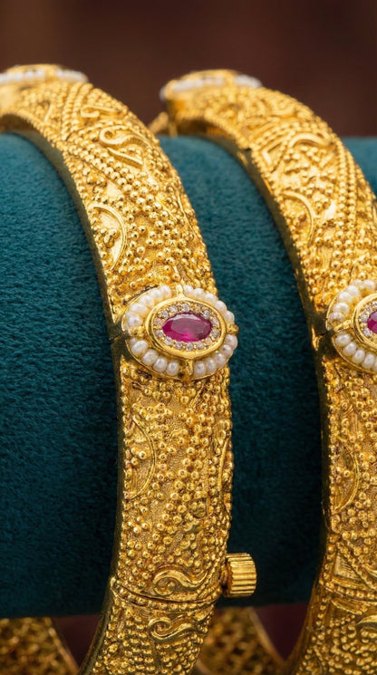 Parul Plain Gold look Swaroski Bangles (Openable)